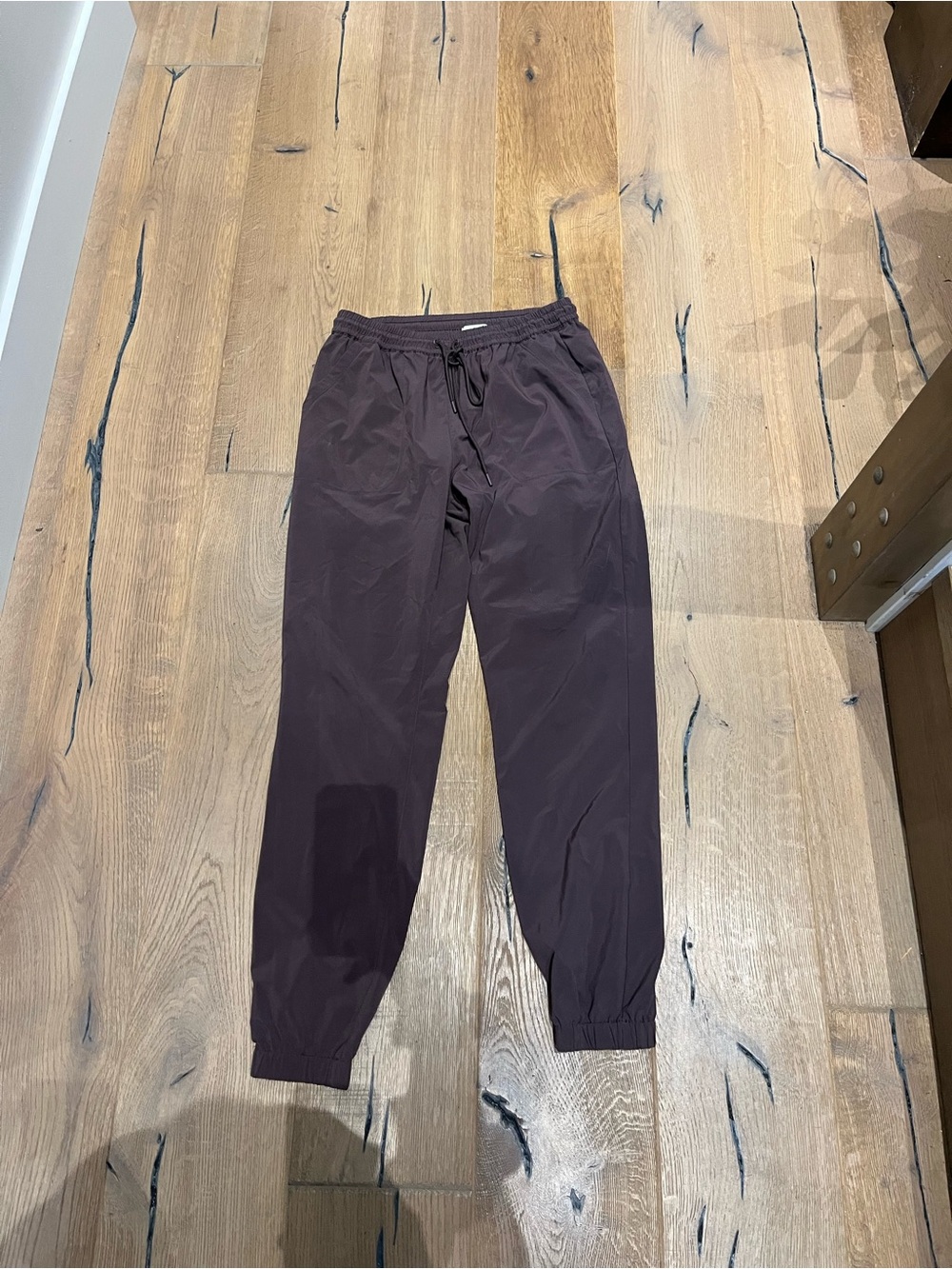 Women’s Elastic-Waist Jogger Pants in Deep Plum